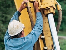 รถขุดกระบอกไฮดรอลิครั่ว ทำงานไม่ได้ เลือกชุดซ่อม INTERSEAL